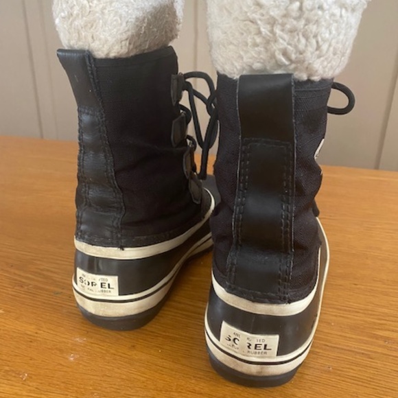 Sorel Winter Boots - Picture 3 of 4